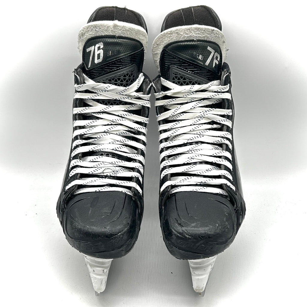 Bauer Vapor Hyperlite 2 - Used NHL Pro Stock Skates - Brady Skjei - Size L: 9/R: 9.5